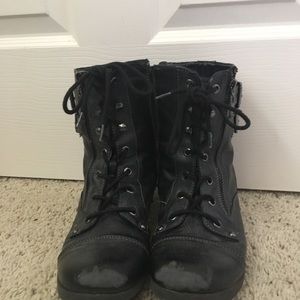 Combat boots
